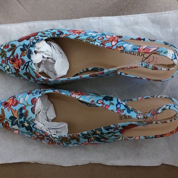 Shoes - Picture 1 of 3